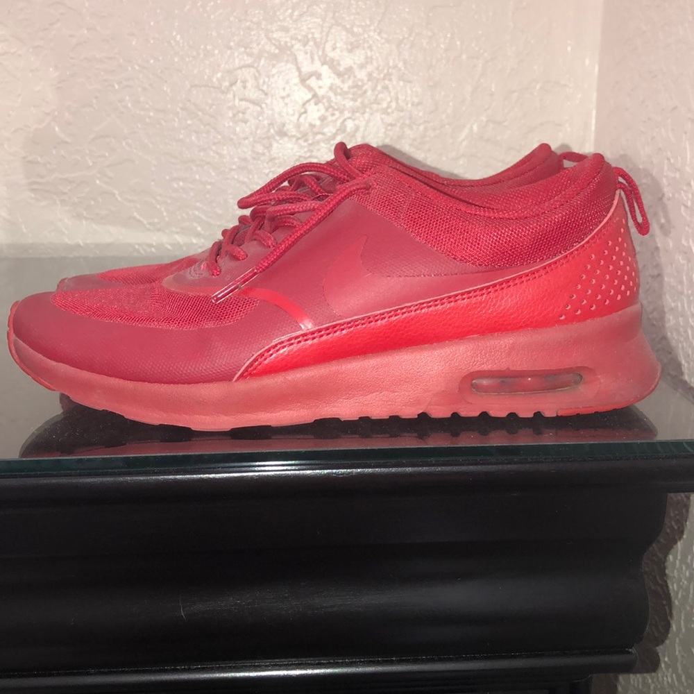 Red Nike Air Max